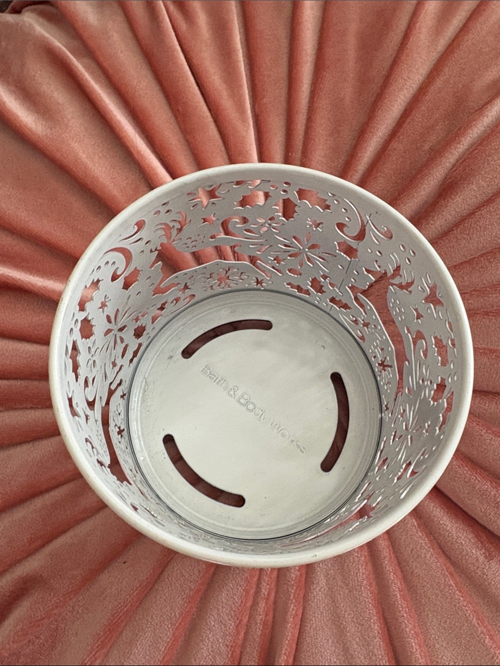 Bath and Body Works Red Holiday Metal Candle Holder - Picture 10 of 10